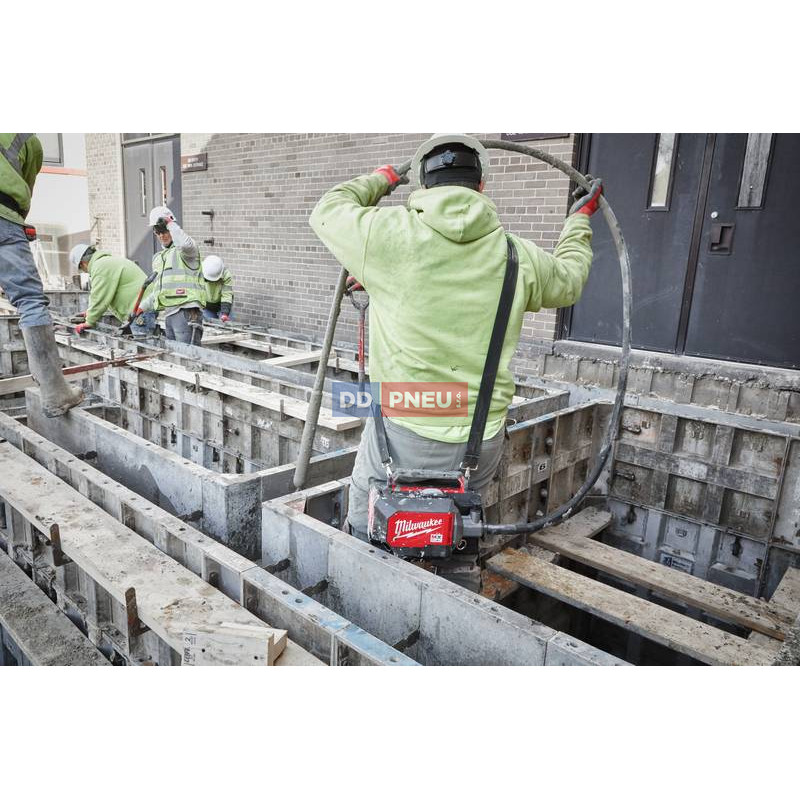 MX FUEL™ aku kufříkový ponorný vibrátor do betonu Milwaukee MXF CVBC-0 – bez baterie