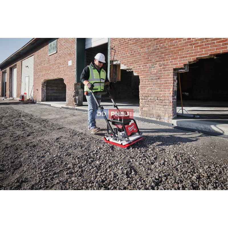 MX FUEL™ aku vibrační deska Milwaukee MXF PC50-122