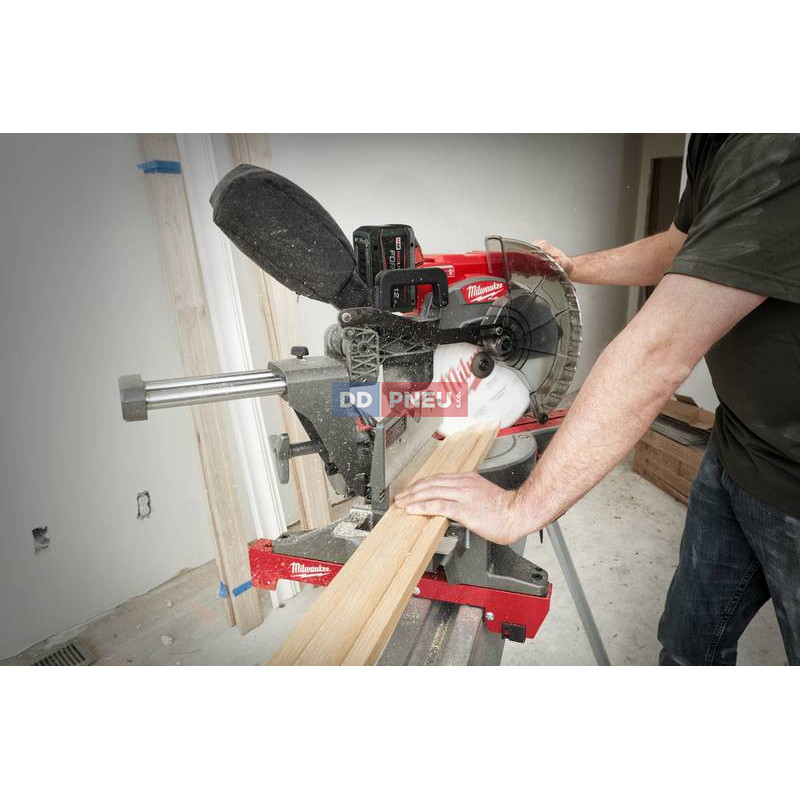 Aku pokosová pila MILWAUKEE M18 FMS305-121