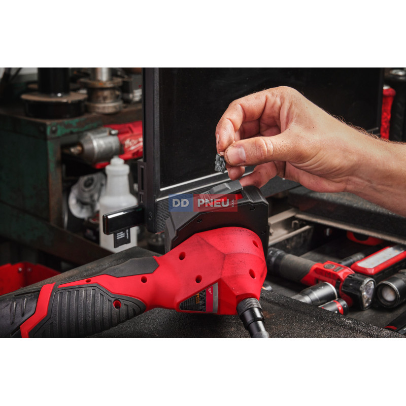 Boreskop pro automechaniky MILWAUKEE M12 ATB-0C