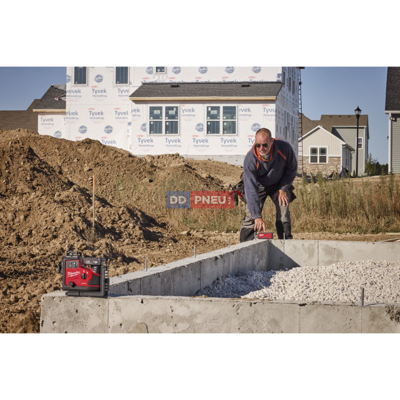 Zelený laser s automatickým zarovnáním 360° ve 3 rovinách MILWAUKEE M12 A3PLO-401C