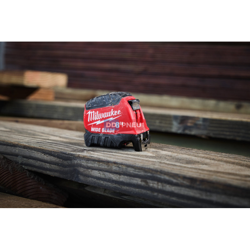 Svinovací metr se širokým páskem Milwaukee Wide Blade (2. gen.) – 8m
