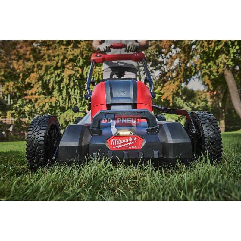 Aku sekačka s pojezdem na dva akumulátory MILWAUKEE M18 F2LM46-802