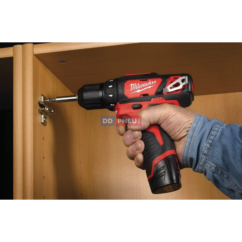 Aku vrtací šroubovák MILWAUKEE M12 BDD-202C