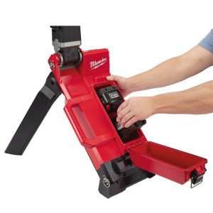 Aku LED stojanová svítilna MILWAUKEE M18 ONERSAL-0 – bez baterie