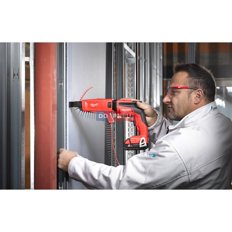 Aku šroubovák do sádrokartonu se zásobníkem MILWAUKEE M18 FSGC-202X